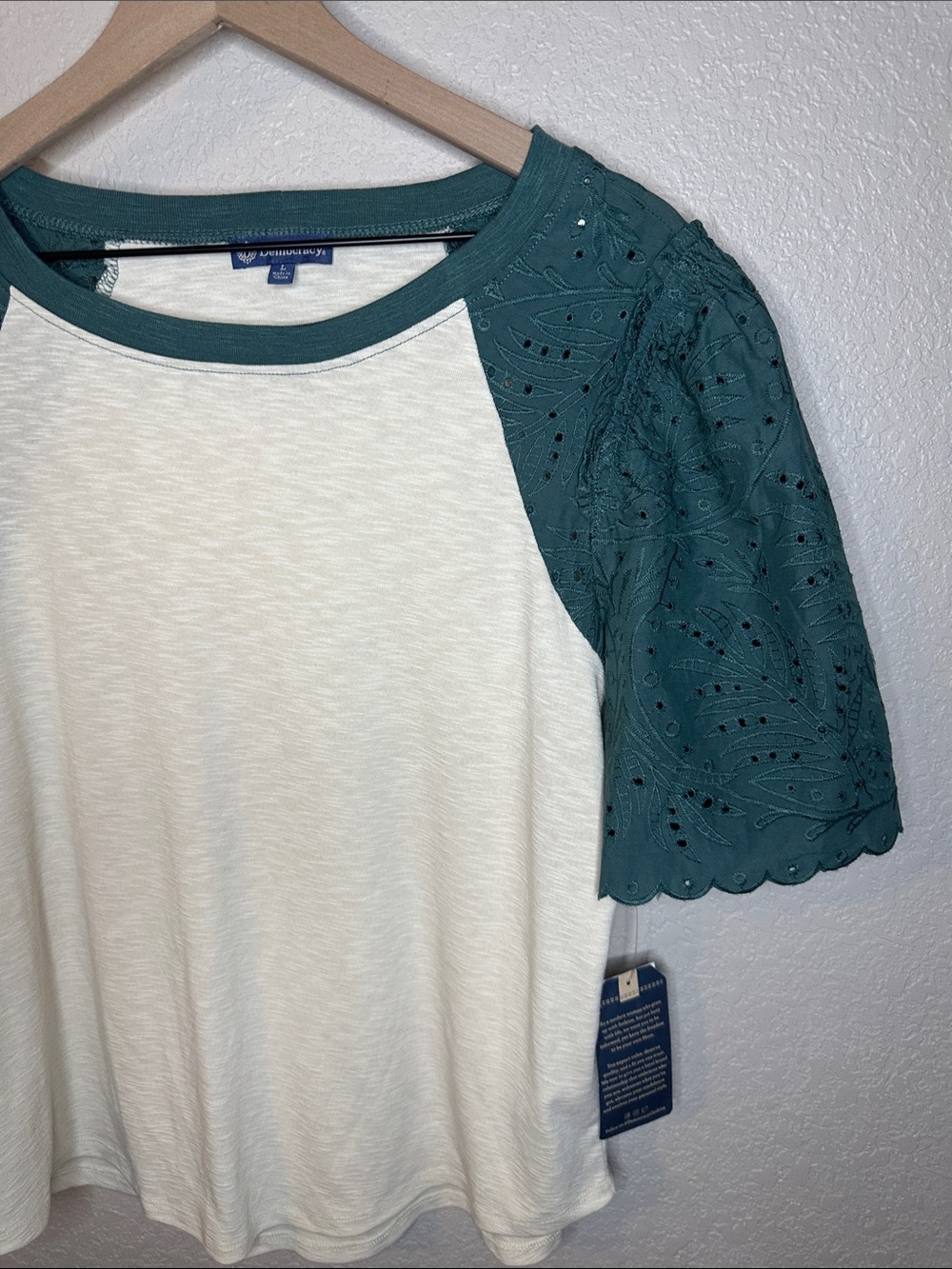 NWT Democracy Embroidered Eyelet Puff Raglan Sleeve Top Large Green Cream - Picture 5 of 8